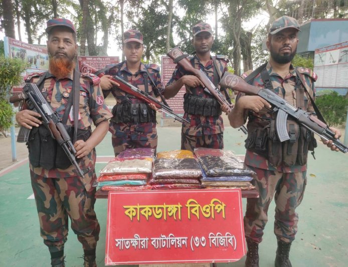 সাতক্ষীরা সীমান্ত থেকে ৩০ লক্ষাধিক টাকার ভারতীয় মালামাল জব্দ