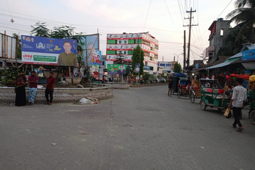 সওজ নির্মাণাধীন হোসেনপুর–দেওয়ানগন্জ আরসিসি সড়কে  ফুটপাত-ড্রেন না থাকায় চরম ঝুঁকি, দুই বছরেও শেষ হয়নি জমি অধিগ্রহণ কাজ