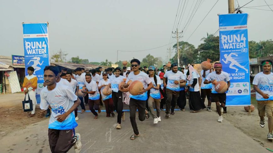 সাতক্ষীরার শ্যামনগরে সুপেয় পানির সংকট তুলে ধরতে হাতে মাটির কলস নিয়ে দৌড়ে অংশ নিল দুই শতাধিক মানুষ