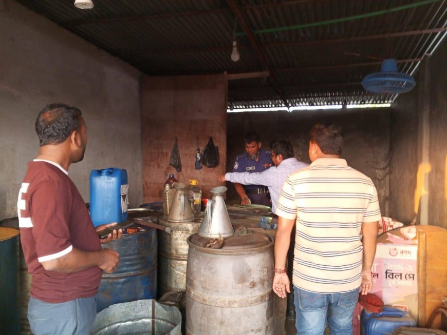 মিরসরাইয়ে গোয়েন্দা তথ্যে অবৈধ জ্বালানি মজুদের বিরুদ্ধে অভিযান ও জরিমানা 