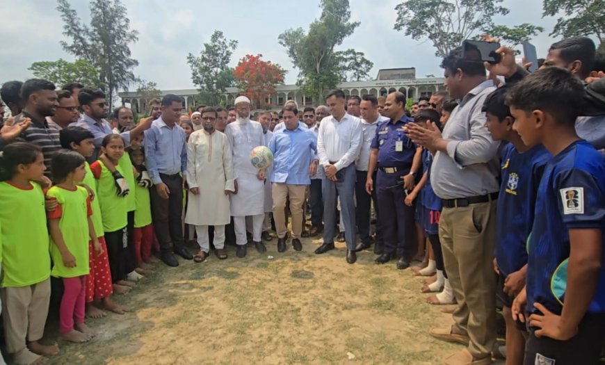 মাদারীপুরে প্রাথমিক বিদ্যালয়ে ফুটবল ফাইনাল খেলা অনুষ্ঠিত