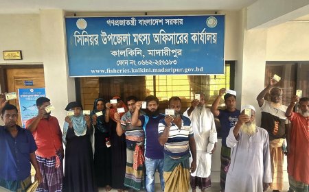 কালকিনিতে জেলেদের চাল বিতরনে অনিয়মের অভিযোগ!
