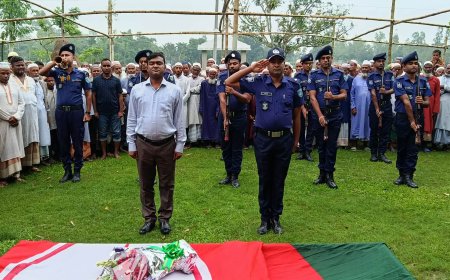 উলিপুরে রাষ্ট্রীয় মর্যাদায় বীর মুক্তিযোদ্ধা নুরুজ্জামান সরকারের দাফন সম্পন্ন