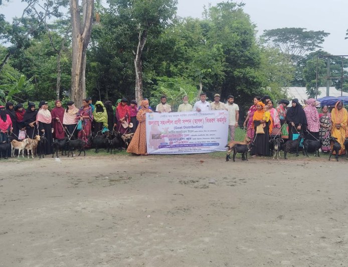 কলাপাড়ায় সিআরএসএস-এর ছাগল পেয়ে খুশি ৩০ দরিদ্র নারী