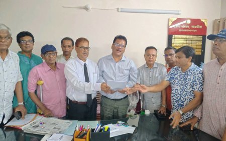 সাতক্ষীরা জেলার টেকসই উন্নয়ন নিশ্চিতের দাবিতে জেলা পরিষদ প্রশাসকের সাথে মতবিনিময় ও স্মারকলিপি প্রদান