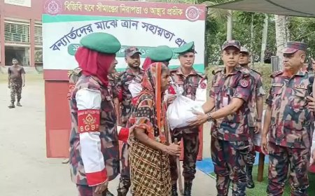 সাতক্ষীরায় অসহায় ও দুর্যোগে ক্ষতিগ্রস্ত মানুষের মাঝে ত্রাণ বিতরণ