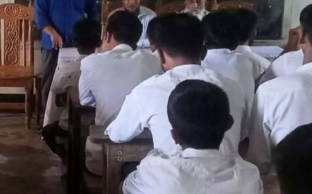 ব্ল্যাকবোর্ডে ‘জুলাই শহীদ’স্মরণে অবমাননা ,প্রধান বক্তা যুবলীগ নেতা