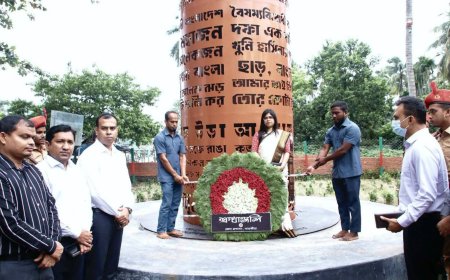 সাতক্ষীরায় জুলাই শহীদ দিবস উপলক্ষে স্মৃতি স্তম্ভে পুষ্পস্তবক অর্পন ও আলোচনাসভা অনুষ্ঠিত