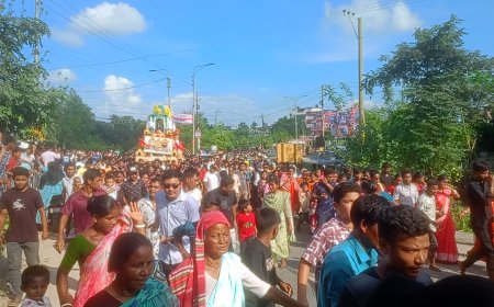 দুর দুরান্ত থেকে আশা  হাজার হাজার মানুষের মধ্যে  ঠাকুরগাঁওয়ে বর্ণাঢ্য আয়োজনে জগন্নাথদেবের রথযাত্রা অনুষ্ঠিত