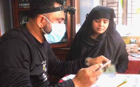 নিজের গ্রামে বিনামূল্যে চিকিৎসাসেবা দিয়ে অনন্য নজির গড়লেন ডা. এস.সি. পন্ডিত