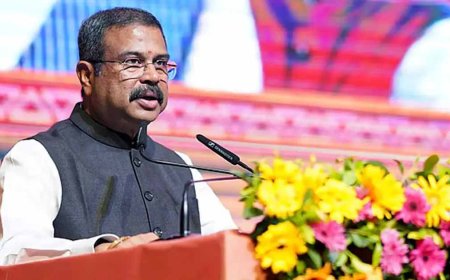 শিক্ষার্থীদের টানা বিক্ষোভে অবশেষে পদত্যাগ করলেন ভারতের শিক্ষামন্ত্রী