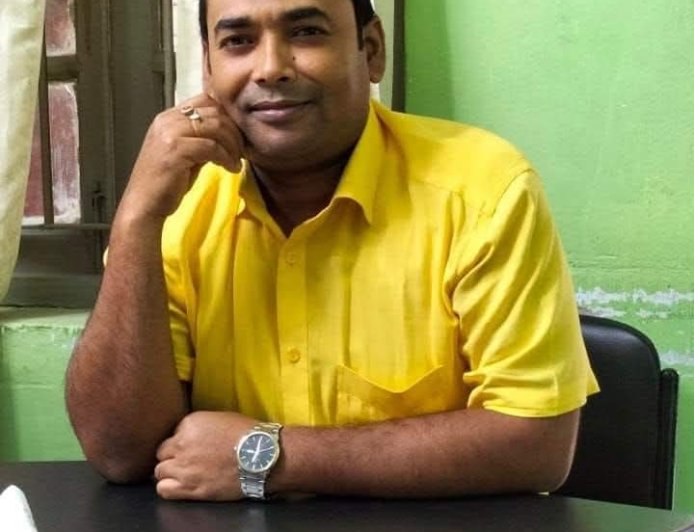 পীরগঞ্জে সার্ভেয়ারের নিচ্ছে গোপনে টাকা,  দালাল ছাড়া মিলছে না জমির মাট পর্চা