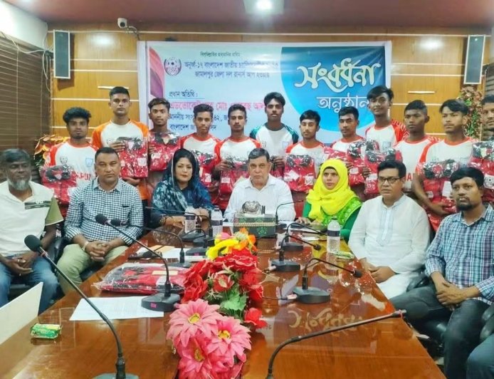 অনুর্ধ্ব-১৭ জাতীয় চ্যাম্পিয়নশিপে রানার্স-আপ জামালপুর জেলা দলকে সংবর্ধনা