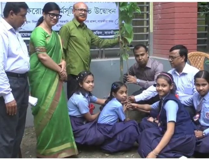 প্রাথমিক শিক্ষা পদক উপলক্ষে সাতক্ষীরায় বৃক্ষরোপণ কর্মসূচির উদ্বোধন