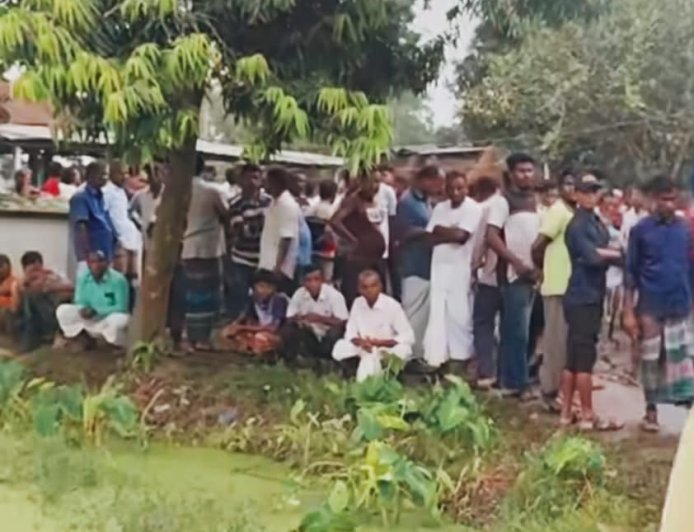 ঠাকুরগাঁও সদর উপজেলার ১০ নং জামালপুর ইউনিয়নের মহব্বতপুর গ্রামে, বজ্রপাতে  বাবা ছেলের মৃত্যু