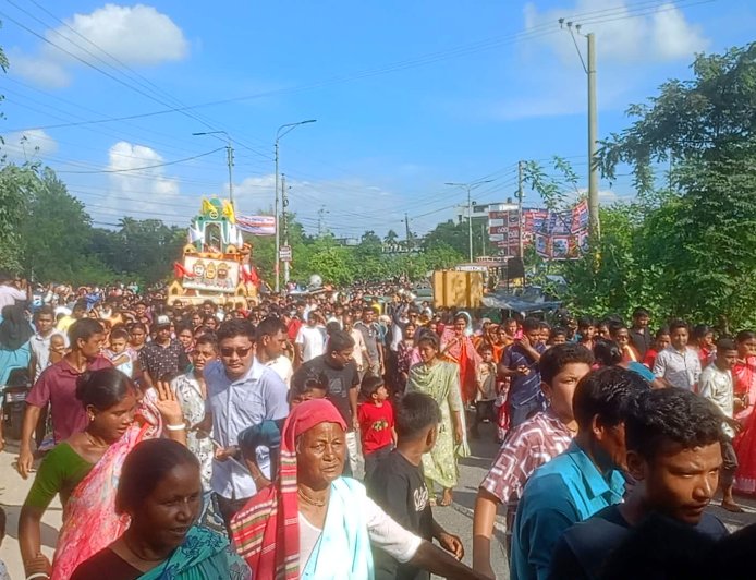 দুর দুরান্ত থেকে আশা  হাজার হাজার মানুষের মধ্যে  ঠাকুরগাঁওয়ে বর্ণাঢ্য আয়োজনে জগন্নাথদেবের রথযাত্রা অনুষ্ঠিত