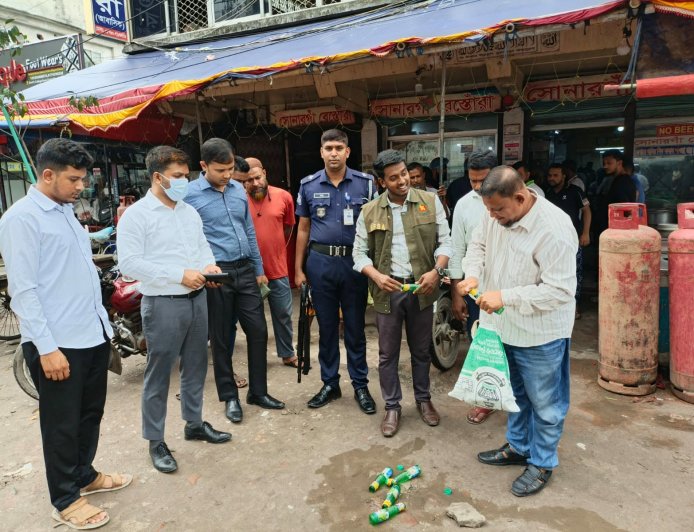 সাতক্ষীরায় ৩ রেস্তোরাঁকে ৬০ হাজার টাকা জরিমানা ভেজাল ও অপরিচ্ছন্নতার দায়ে ভোক্তা-অধিকারের অভিযান