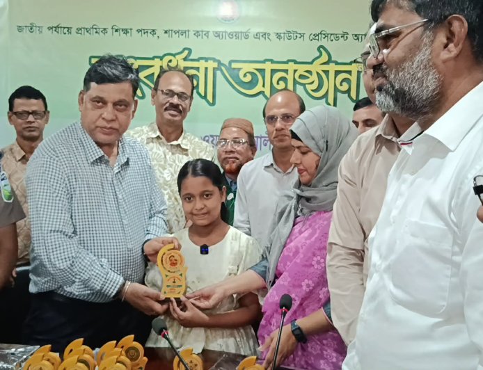 জাতীয় সেরা আবৃত্তিকার আদিলাকে সংবর্ধনা দিলো সদর উপজেলা প্রশাসন 