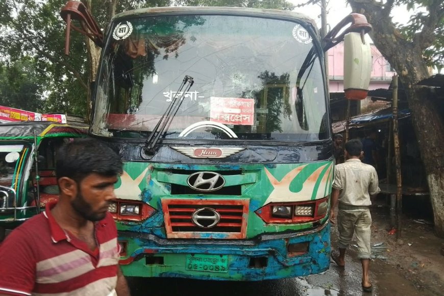 সাতক্ষীরার তালায় বাসচাপায় এক স্কুল শিক্ষার্থীর মৃত্যু