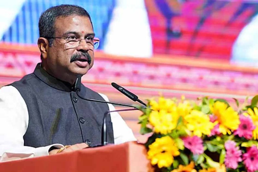 শিক্ষার্থীদের টানা বিক্ষোভে অবশেষে পদত্যাগ করলেন ভারতের শিক্ষামন্ত্রী