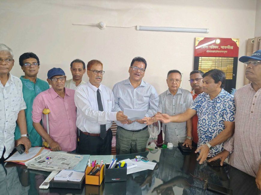 সাতক্ষীরা জেলার টেকসই উন্নয়ন নিশ্চিতের দাবিতে জেলা পরিষদ প্রশাসকের সাথে মতবিনিময় ও স্মারকলিপি প্রদান
