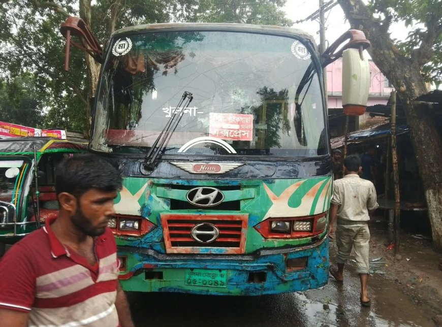 সাতক্ষীরার তালায় বাসচাপায় এক স্কুল শিক্ষার্থীর মৃত্যু