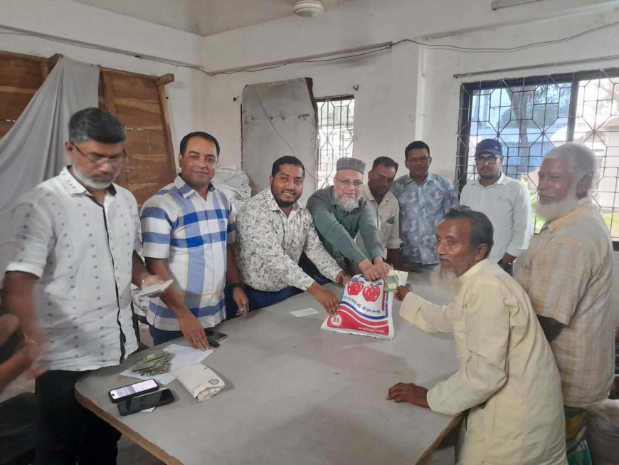 কিশোরগঞ্জে বন্যায় ক্ষতিগ্রস্ত কৃষকদের মাঝে ১৬ কোটি ৪০ লাখ টাকার অনুদান ও ৯০৩.৭৩ মেট্রিক টন চাল বিতরণ