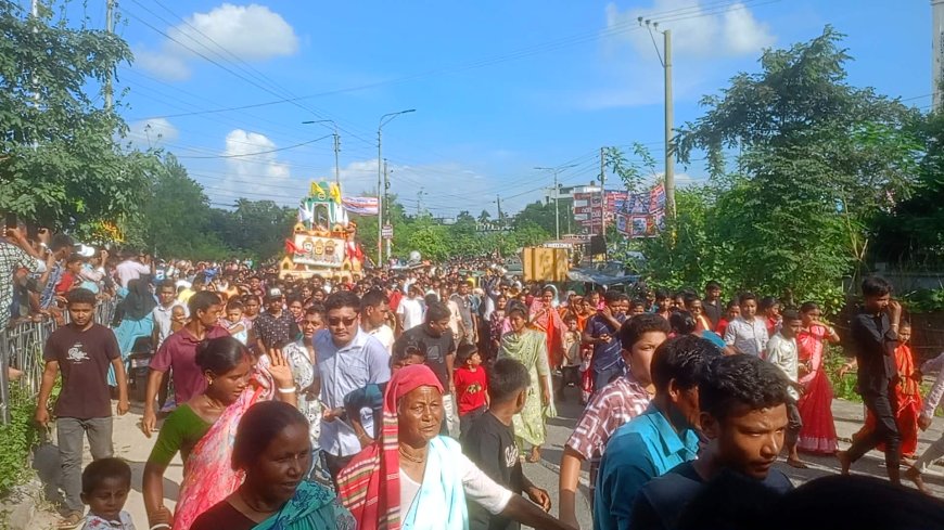 দুর দুরান্ত থেকে আশা  হাজার হাজার মানুষের মধ্যে  ঠাকুরগাঁওয়ে বর্ণাঢ্য আয়োজনে জগন্নাথদেবের রথযাত্রা অনুষ্ঠিত