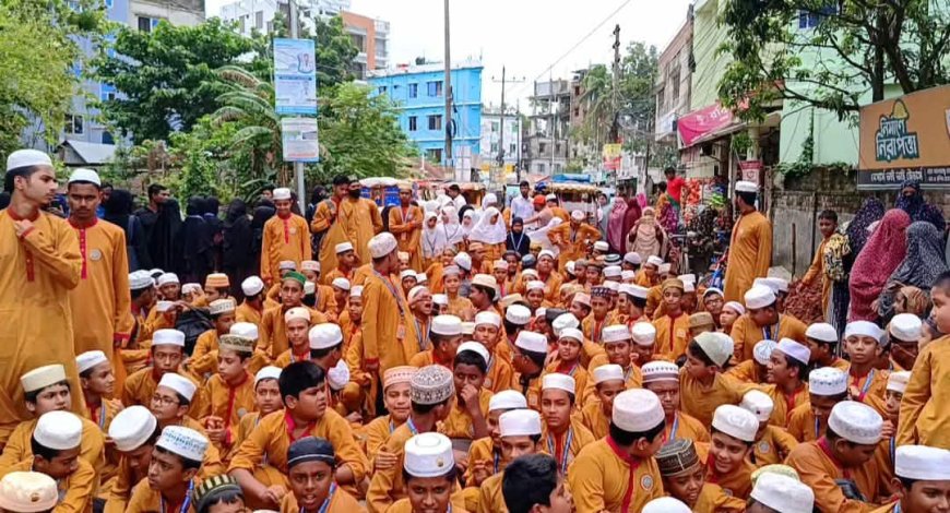 চাঁদা দাবির অভিযোগে জামালপুরে মাদ্রাসার শিক্ষার্থীদের  সড়ক অবরোধ