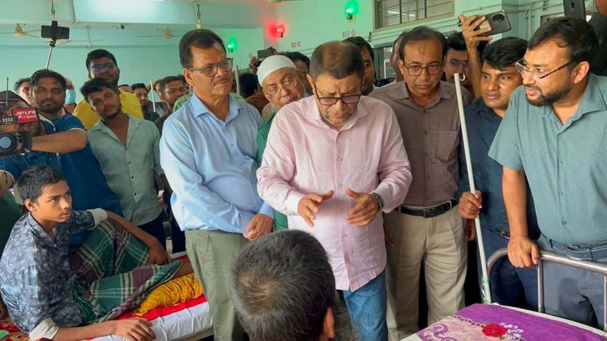 আকস্মিক পরিদর্শনে সাতক্ষীরায় স্বাস্থ্যমন্ত্রী : দুই চিকিৎসকসহ বরখাস্ত তিন