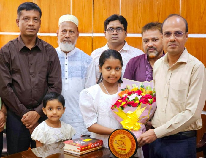 জাতীয় সেরা আবৃত্তিকার আদিলাকে জামালপুর সদর উপজেলা প্রাথমিক শিক্ষা অফিসের সংবর্ধনা