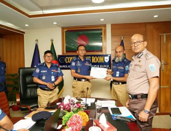 রংপুর রেঞ্জের মাসিক অপরাধ পর্যালোচনা সভায় শ্রেষ্ঠ এসপি পঞ্চগড়ের আবু সাইম