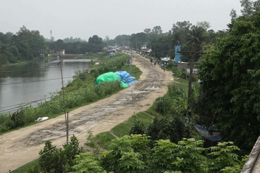 পাউবোর ৮ কোটি টাকার প্রকল্পেই, পাকা রাস্তা এখন কাঁচা!