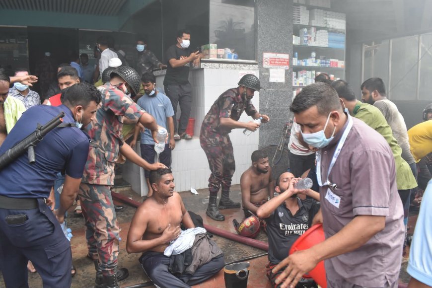সাতক্ষীরার ব্লিস হাসপাতালে অক্সিজেন সিলিন্ডার বিস্ফোরণে অগ্নিকান্ড, প্রচন্ড ধোয়ায় ফায়ারসার্ভিস কর্মীসহ অনেকেই অসুস্থ্য