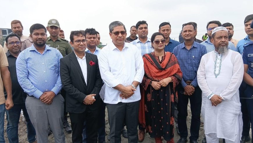 সরকারের পক্ষ থেকে হকারদের পুনর্বাসন ছাড়া হকার উচ্ছেদ করা হবে না।